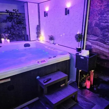 Exotic Jacuzzi With Balcony & Parking