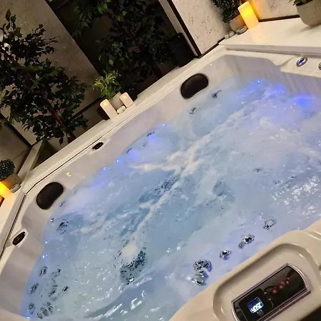 Exotic Jacuzzi With Balcony & Parking 公寓